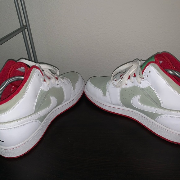 Air Jordan 1 Mid Hare - Picture 4 of 5